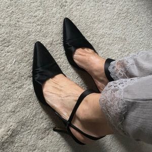 Vintage Size 37.5 Manolo Blahnik black heels